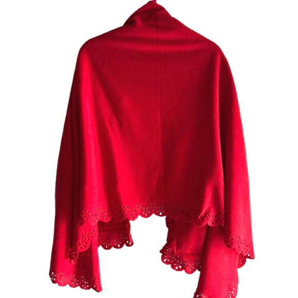 Plow & Hearth Red Fleece Scalloped Edge Pocket Shawl Blanket Campfire Wrap OS #C - Picture 3 of 6